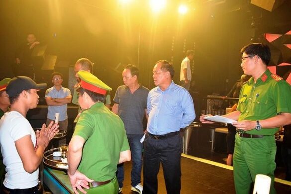 Công an có được đi bar không?