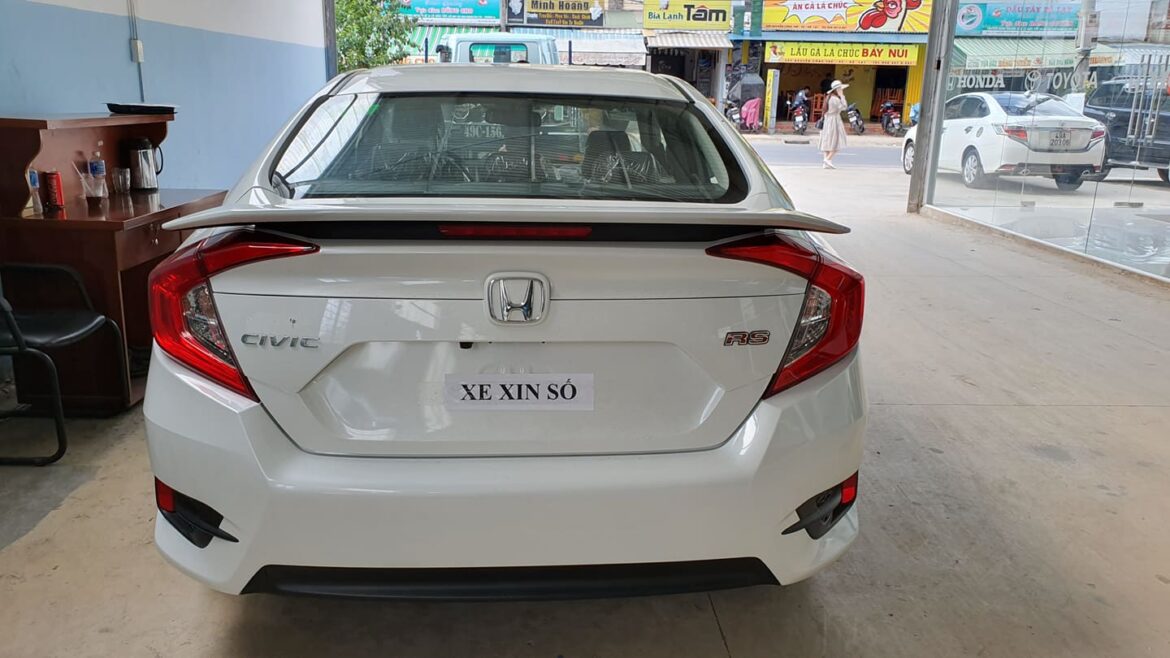 Đi xe mới chưa có biển số