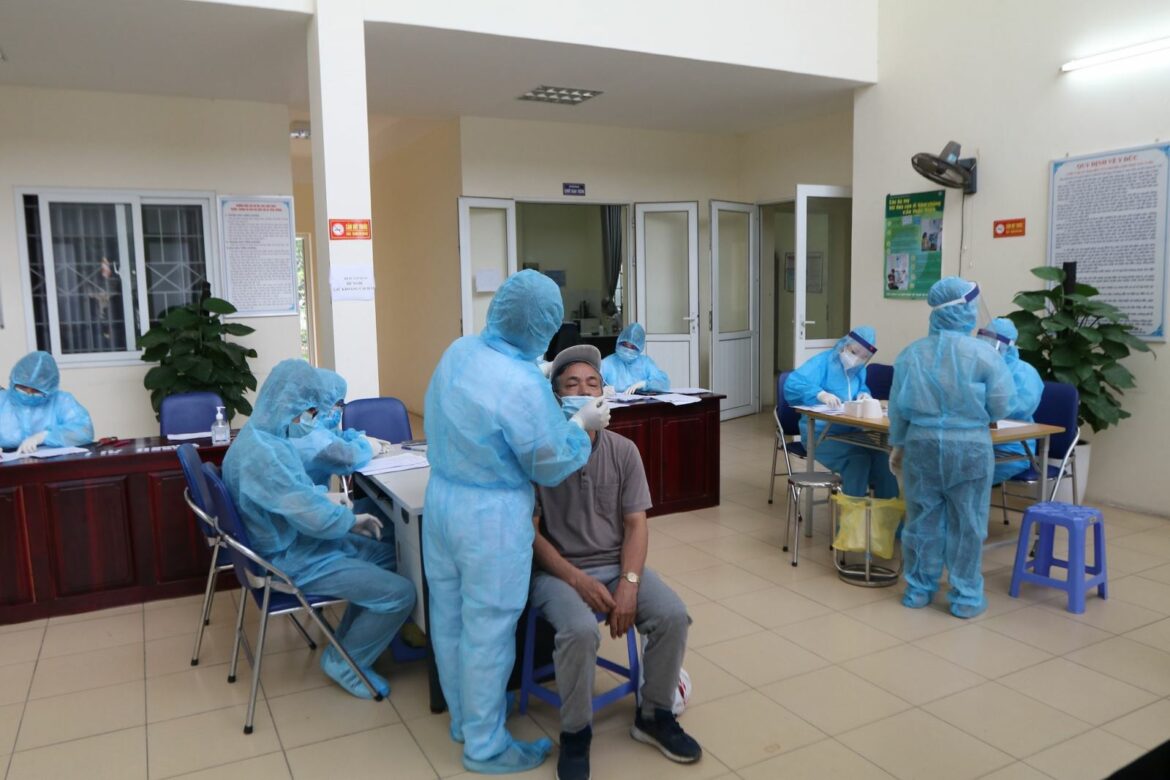 sa thải nhân viên bị mắc covid 19