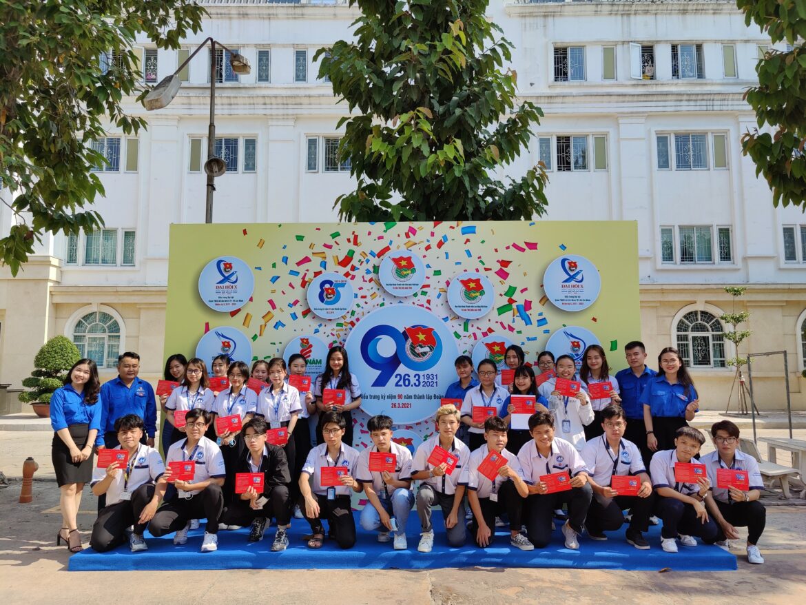 độ tuổi của người được xét kết nạp đoàn viên theo hướng dẫn thực hiện điều lệ đoàn sửa đổi khóa x