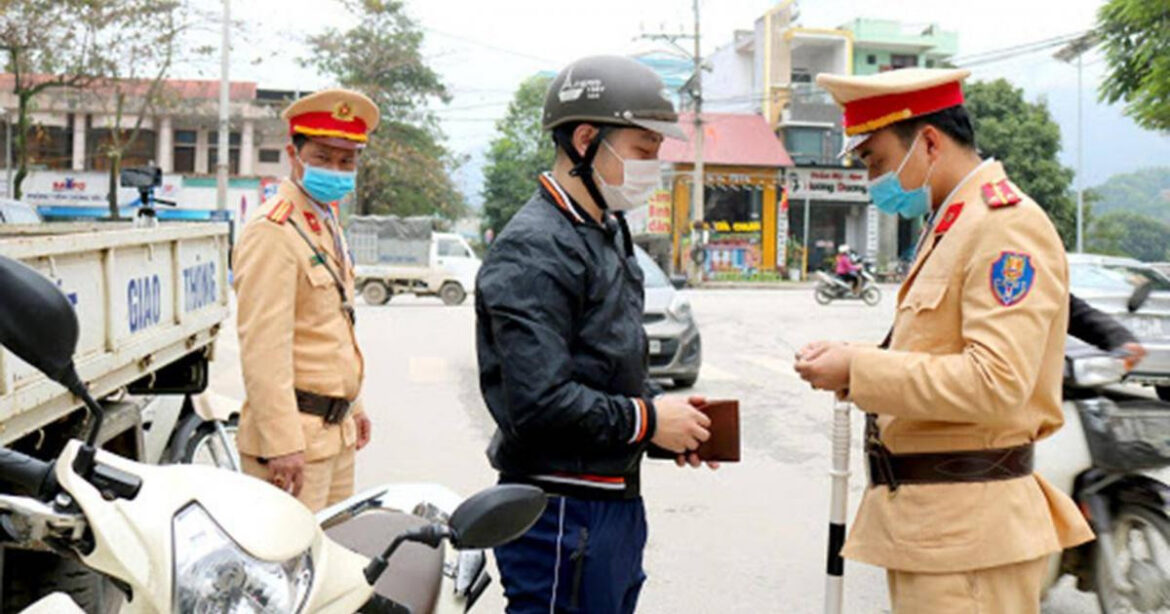 Lỗi nào thì bị giữ bằng xe máy. Lỗi nào thì bị giữ bằng xe máy