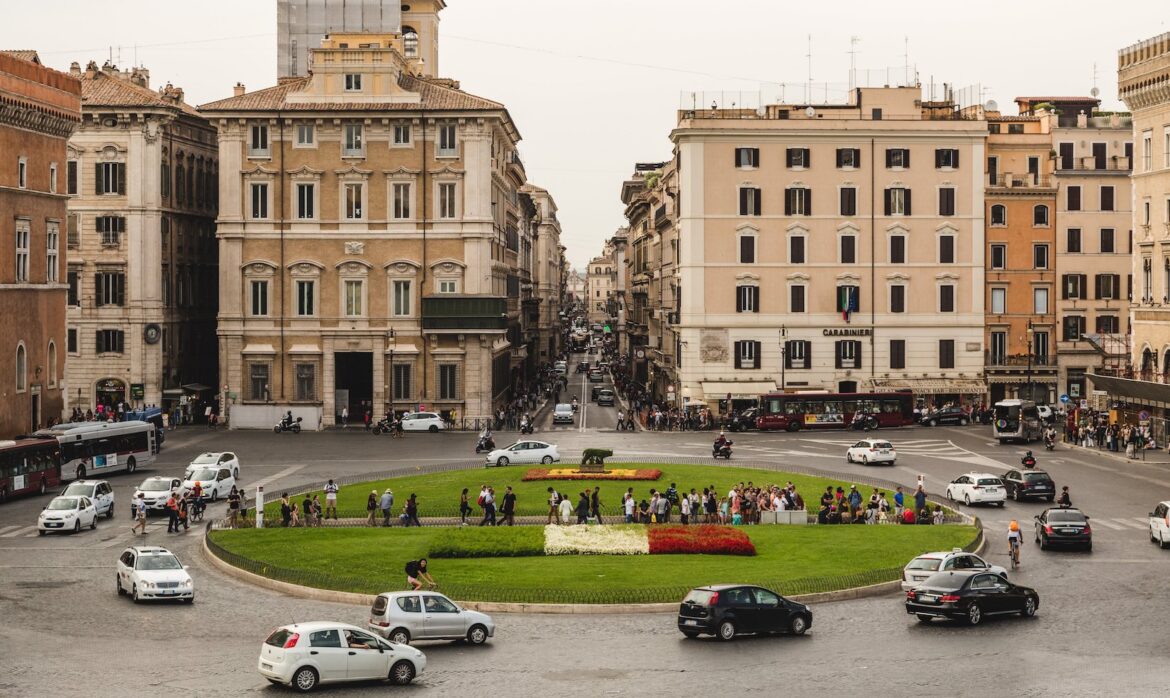 Luật giao thông khi qua vòng xuyến