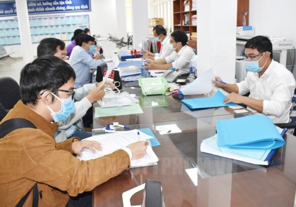 Bằng trung bình có được thi công chức không?