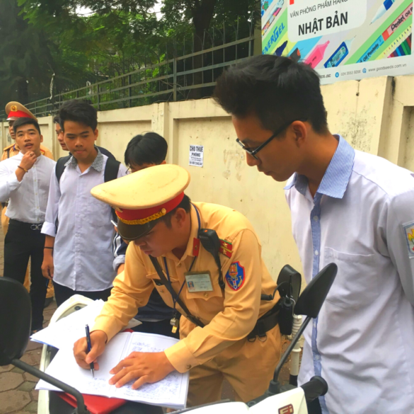 Lỗi không xi nhan có bị giữ giấy tờ không?