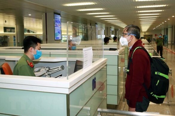 Mang tiền khi nhập cảnh vào cửa khẩu Việt Nam có cần khai báo hải quan không