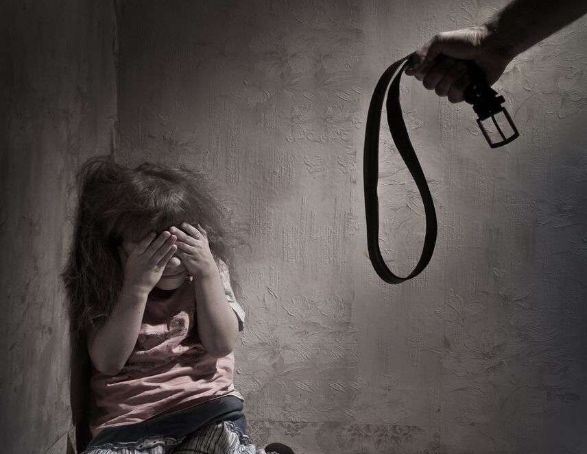 Cha bạo hành con gái ruột bị xử phạt như thế nào?