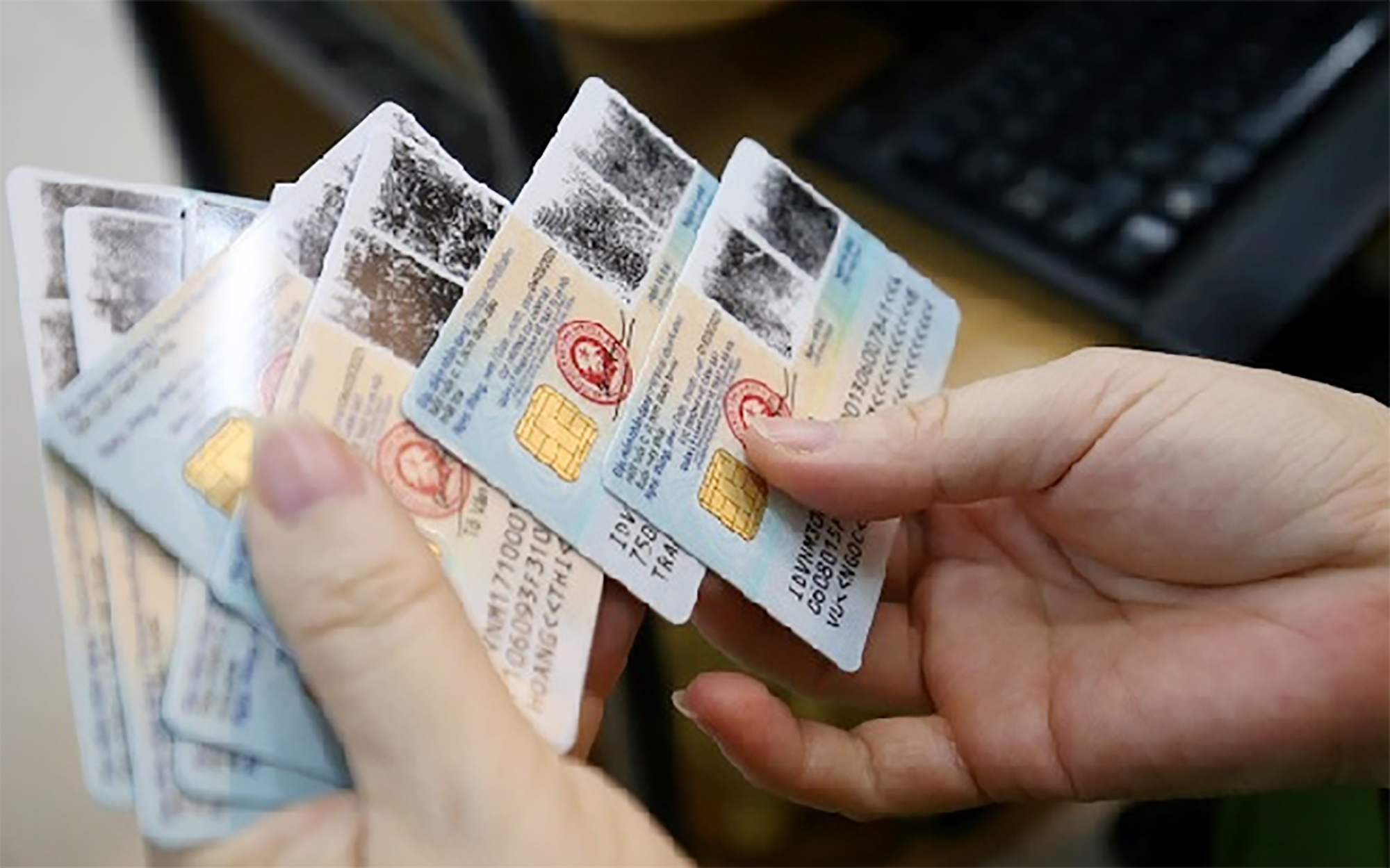 Quy định pháp luật về cơ quan có thẩm quyền tiếp nhận làm thẻ căn cước công dân