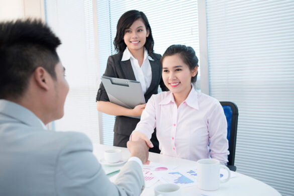 Theo quy định hiện hành thì công ty môi giới việc làm là gì?