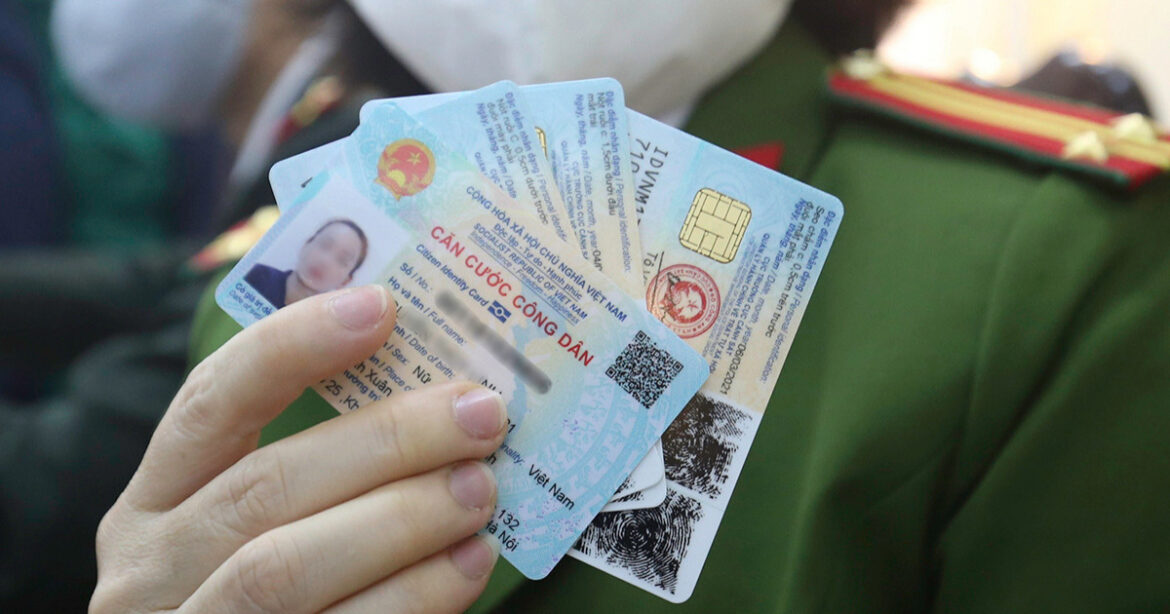 Bao nhiêu tuổi thì làm thẻ căn cước công dân gắn chíp được