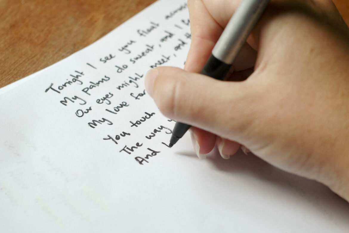 Biên bản họp gia đình chia đất viết tay có được không?