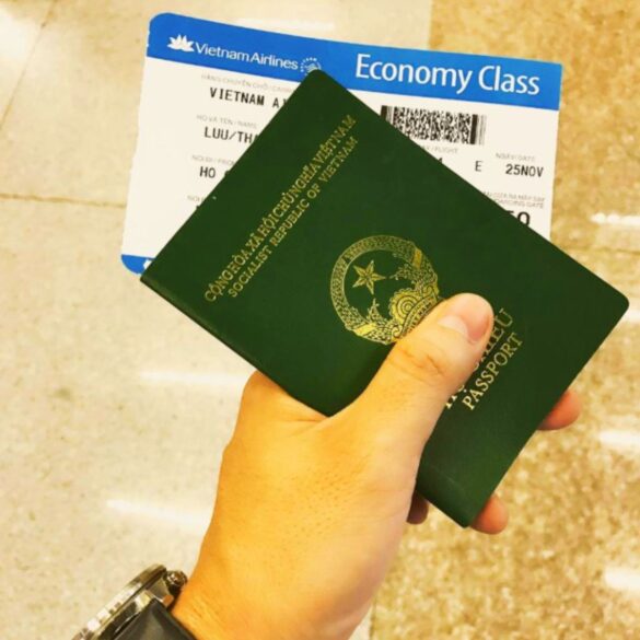 Có được mang hộ chiếu đi cầm cố không?