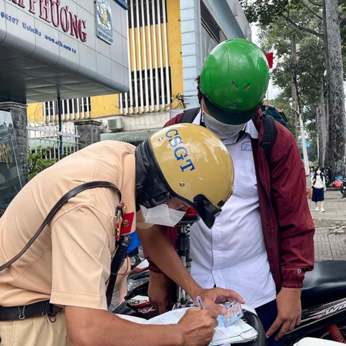 Không giấy phép lái xe phạt bao nhiêu?