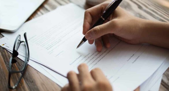 Mẫu đơn khởi kiện chồng ngoại tình mới nhất năm 2022