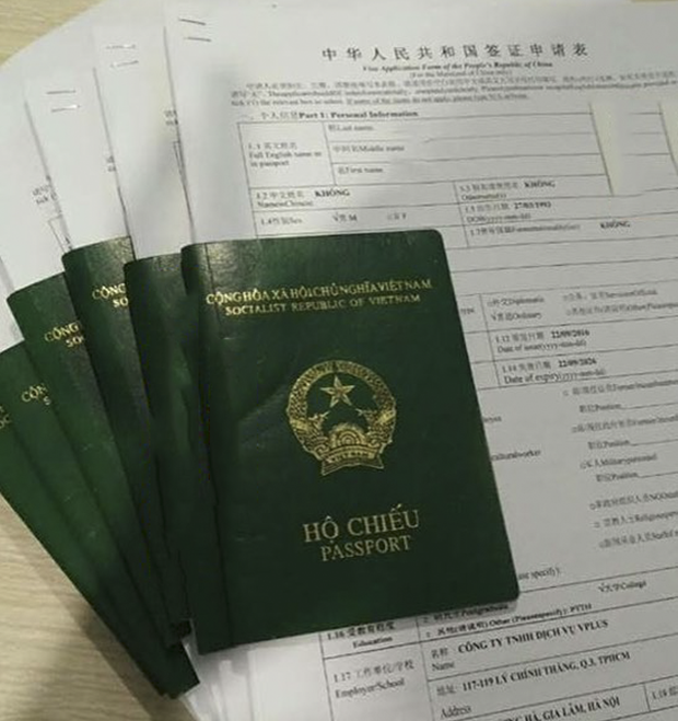 Người bị tước quốc tịch có bị thu hồi hộ chiếu không?