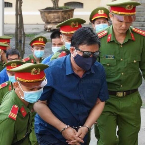 Tội tham ô được giảm án tử hình trong trường hợp nào?