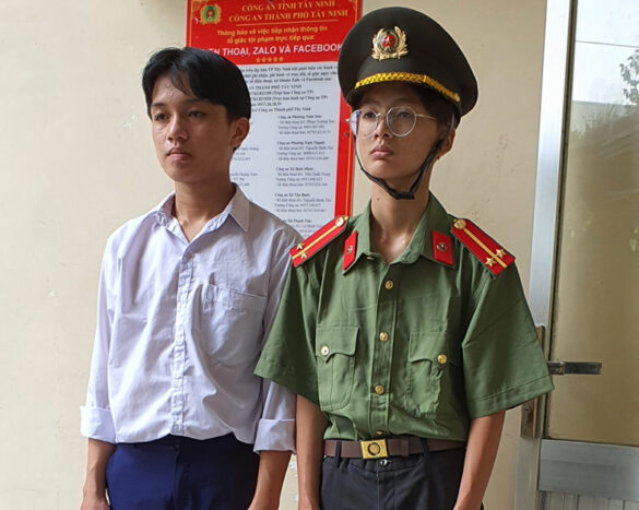 Giả danh công an phạm tội gì