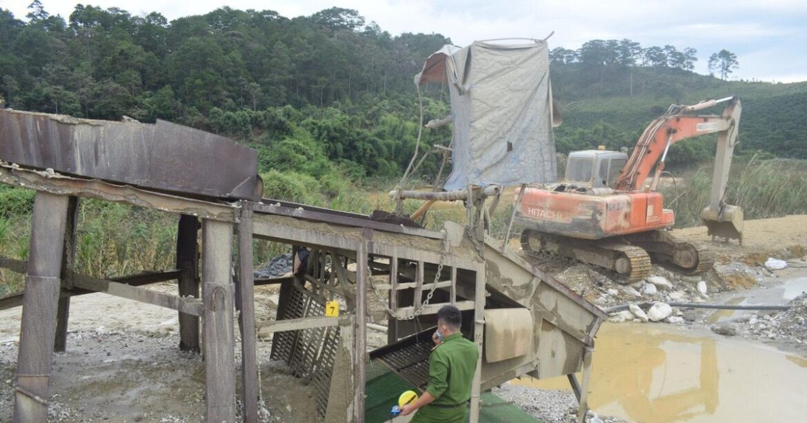 Khai thác vàng trái phép có bị phạt không?