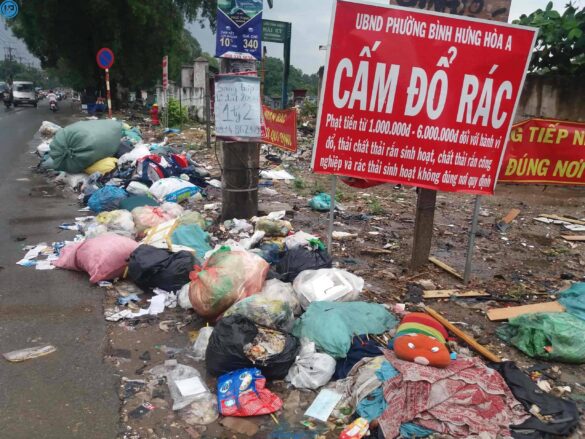 Năm 2023 hành vi đổ chất thải không đúng nơi quy định bị xử phạt thế nào?