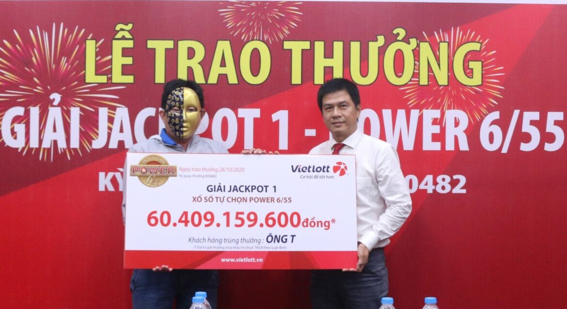 Có được ủy quyền người khác nhận tiền thưởng Vietlott không?