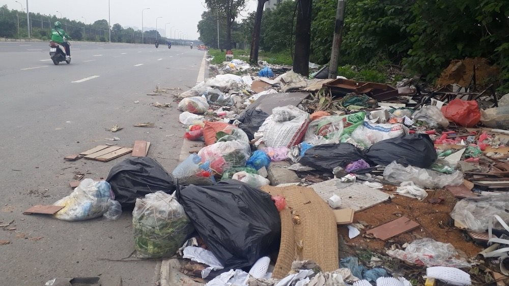 Mức phạt hành vi đổ rác ra đường bộ không đúng nơi quy định