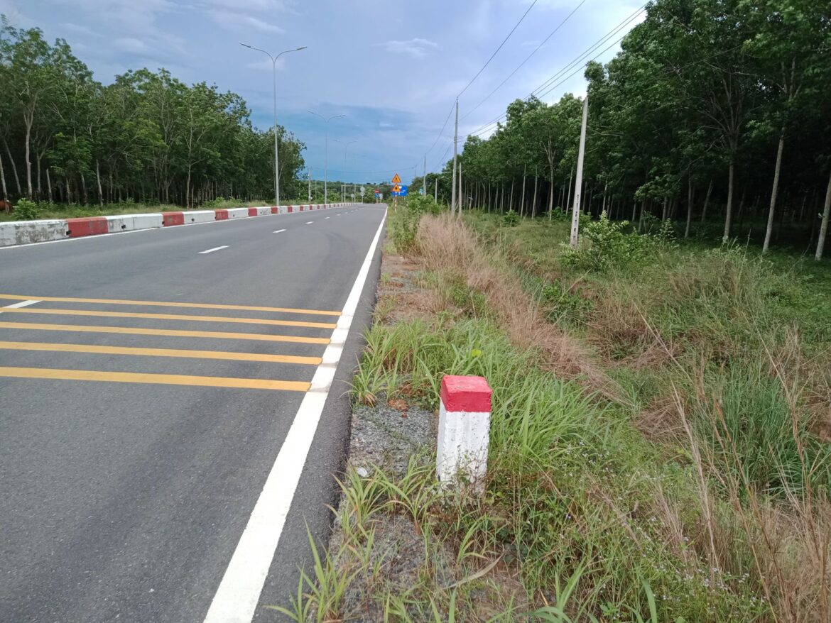 Xây hàng rào trên hành lang an toàn đường bộ