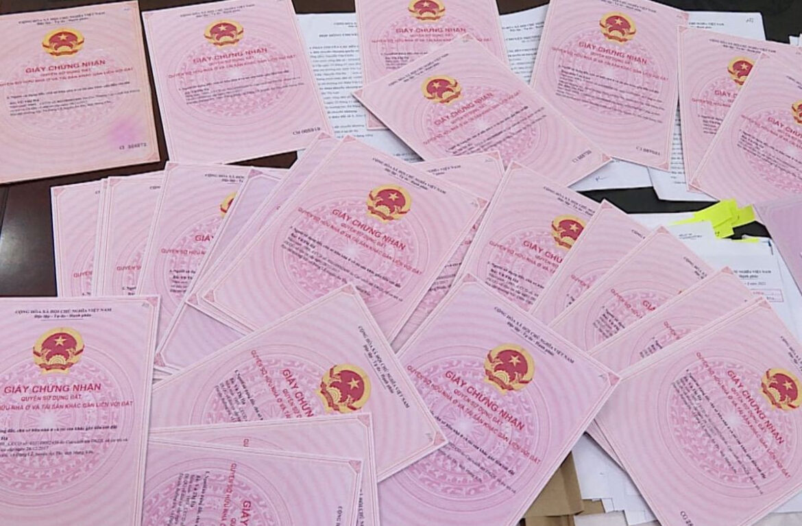 Thủ tục sang tên đổi chủ sổ hồng năm 2023