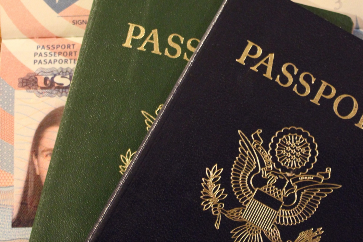 Quy định đóng dấu xuất nhập cảnh hộ chiếu như thế nào?